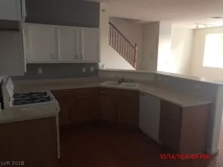 Photo #5: 2040599 Listing