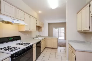 Photo #3: 2040750 Listing