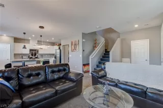 Photo #4: 2040848 Listing