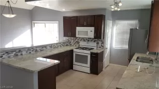 Photo #3: 2041119 Listing