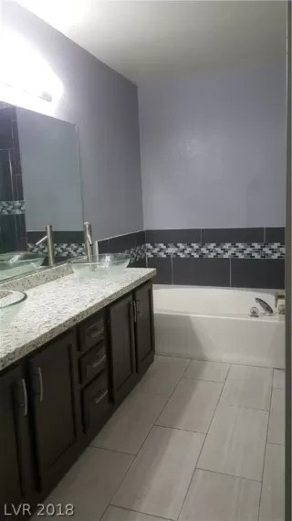 Photo #6: 2041119 Listing