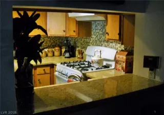 Photo #5: 2041623 Listing