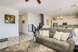 Photo #3: 2041849 Listing