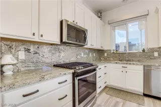 Photo #5: 2041849 Listing