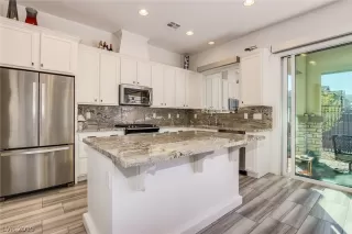 Photo #6: 2041849 Listing