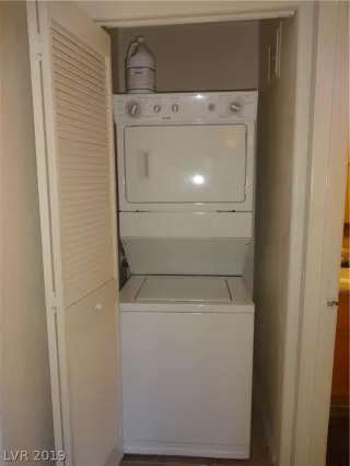 Photo #6: 2041923 Listing 