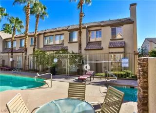 Photo #3: 2041945 Listing 