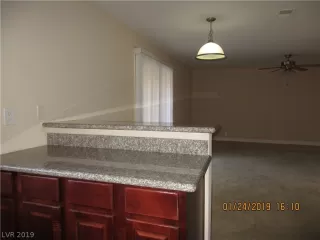 Photo #5: 2042169 Listing