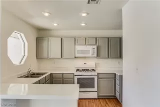 Photo #1: 2042551 Listing 