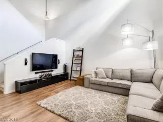 Photo #3: 2042872 Listing