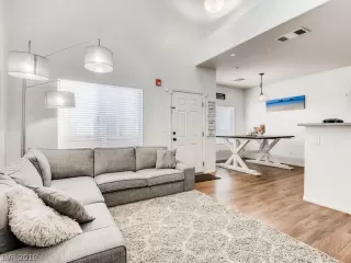 Photo #4: 2042872 Listing