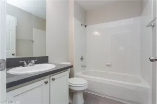 Photo #6: 2042991 Listing