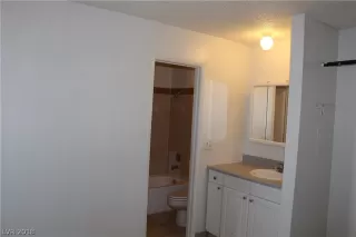 Photo #5: 2043559 Listing 
