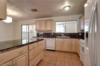 Photo #4: 2044024 Listing 