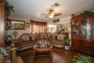 Photo #6: 2044031 Listing