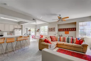 Photo #4: 2044056 Listing