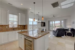 Photo #5: 2044069 Listing