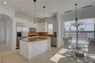 Photo #6: 2044069 Listing