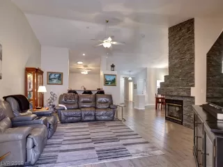 Photo #6: 2044433 Listing