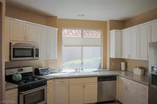 Photo #4: 2044903 Listing