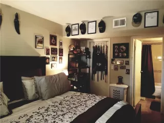 Photo #4: 2045401 Listing