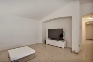 Photo #4: 2045860 Listing