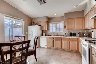 Photo #5: 2045868 Listing