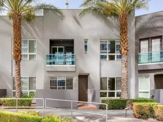 Photo #1: 2045977 Listing