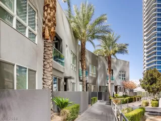 Photo #3: 2045977 Listing