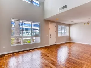 Photo #6: 2045977 Listing