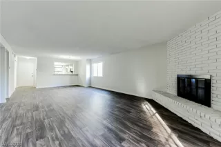 Photo #4: 2046381 Listing