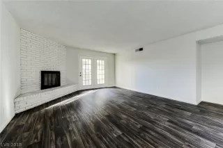 Photo #5: 2046381 Listing