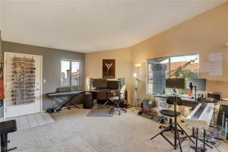 Photo #3: 2046948 Listing