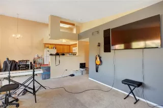 Photo #5: 2046948 Listing