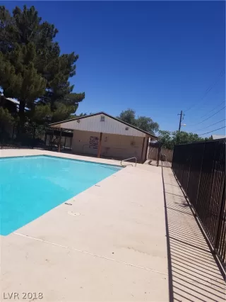 Photo #5: 2047057 Listing 