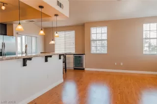 Photo #6: 2047478 Listing