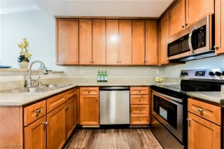 Photo #3: 2047541 Listing 