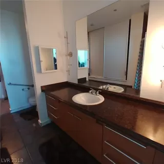 Photo #6: 2047557 Listing