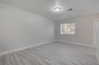 Photo #4: 2047793 Listing