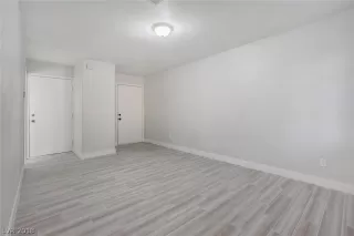 Photo #5: 2047793 Listing