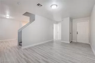 Photo #6: 2047793 Listing