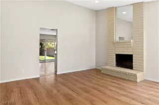 Photo #4: 2047892 Listing 