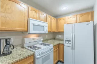 Photo #6: 2048501 Listing 