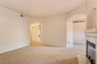 Photo #3: 2048503 Listing