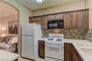 Photo #4: 2048600 Listing