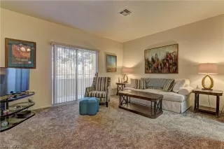 Photo #6: 2048600 Listing