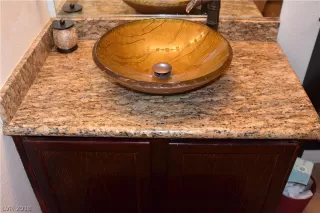 Photo #5: 2048817 Listing