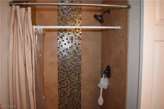 Photo #6: 2048817 Listing