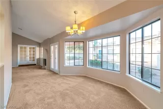 Photo #6: 2048871 Listing