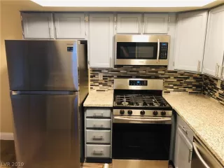 Photo #2: 2048915 Listing